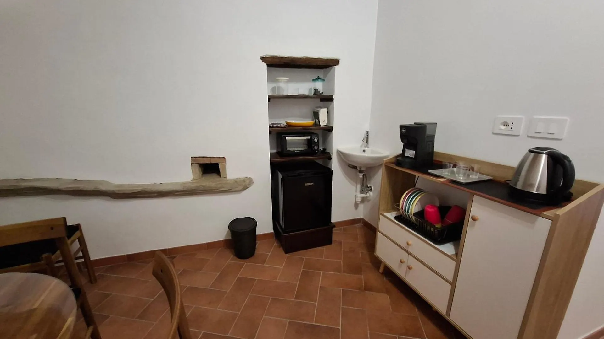 Bed and Breakfast Il Castellaro Ai Sassi Guiglia 0*,  Italia
